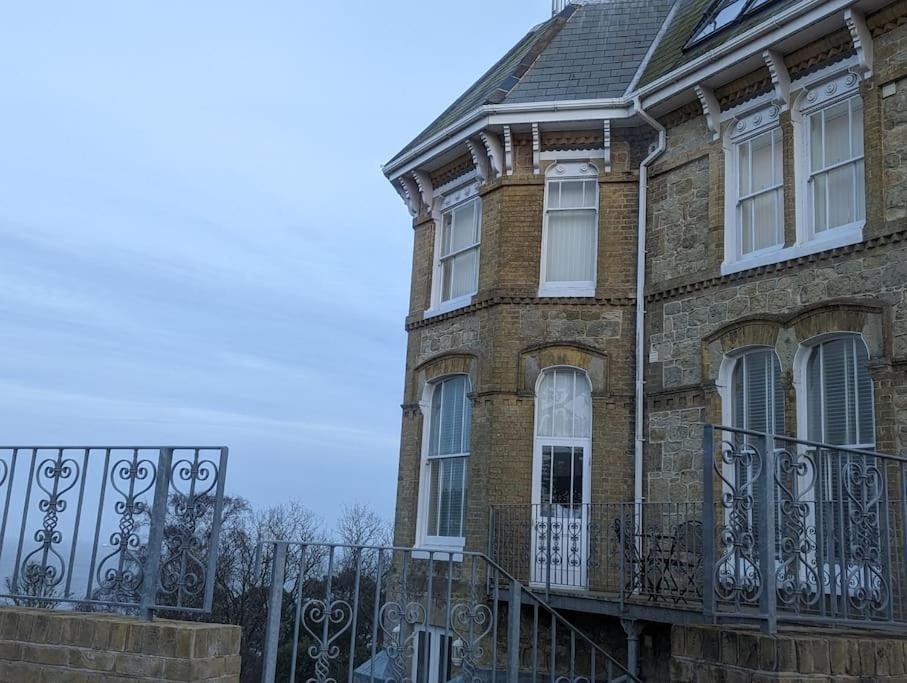 1 Bed Apartment - Sea View Shanklin Luaran gambar